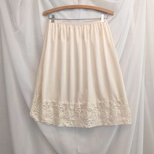 1970's ivory white skirt slip with kace
